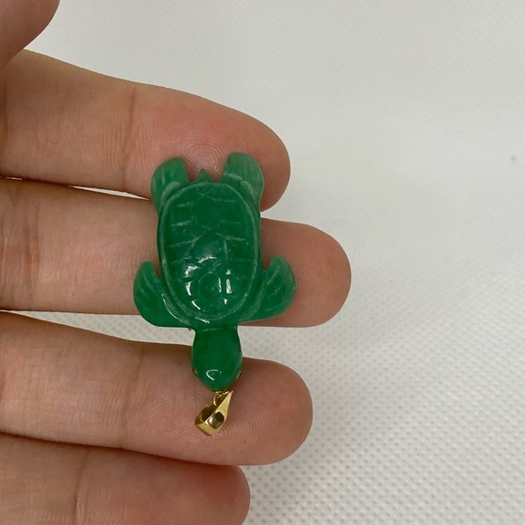 14K Gold Natural Jade Handcarved Turtle With Ruby Eyes Pendant - Picture 4 of 6